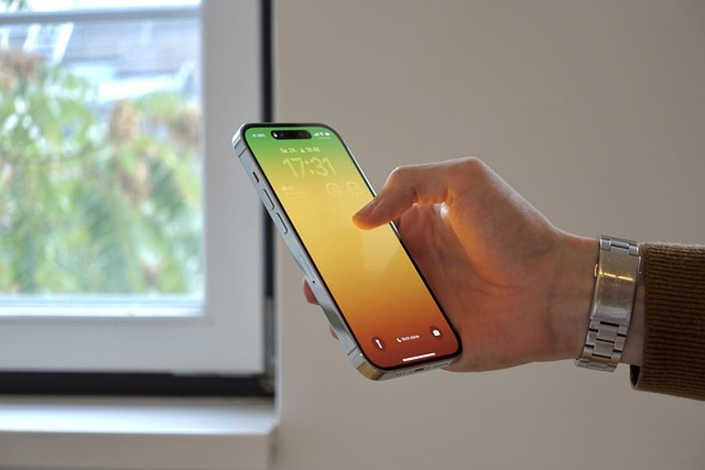 wie man die SIM-Karte aus dem iPhone 14 entfernt