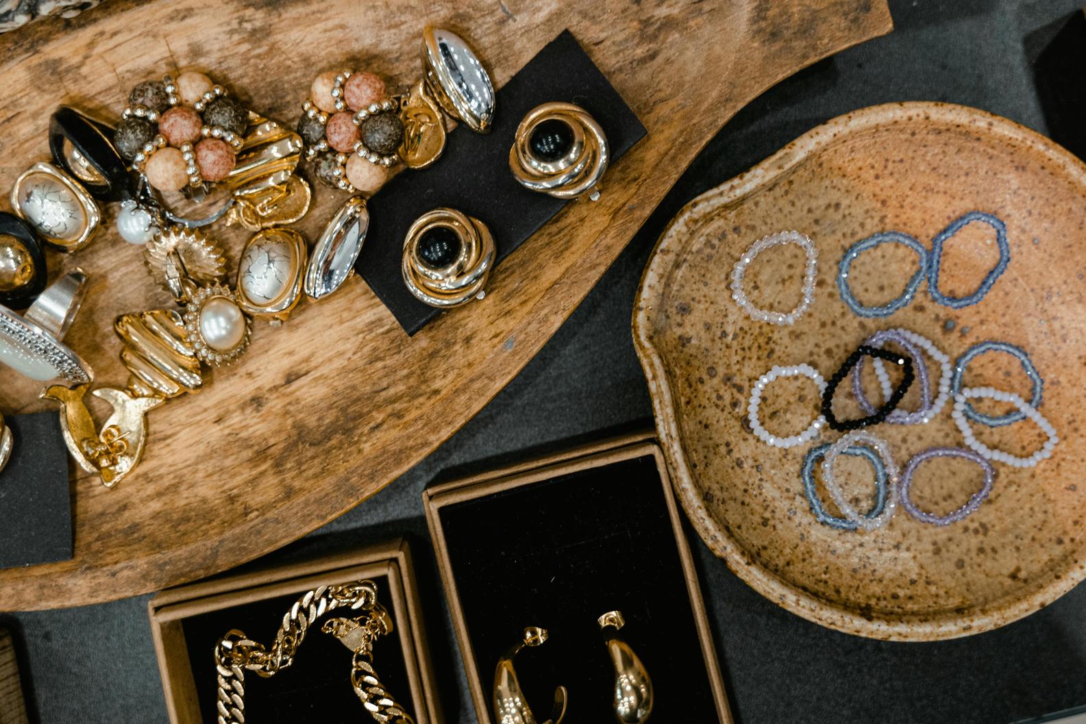 braccialetti con perline per una causa